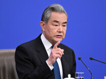 王毅会见美国驻华大使庞德伟