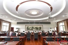 贺辉主持召开“两代表一委员”座谈会  征求对市第九次党代会报告的意见建议
