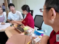 “镜头霸凌”92岁老人的俩博主，终于被查了