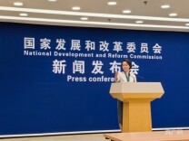 如何推动机器人从“能跑能跳”加快走向落地应用？国家发展改革委回应