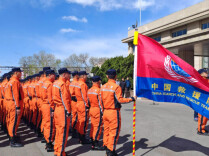 中国救援队抵达受灾严重的吉隆口岸救援核心位置开展排查搜救