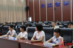用爱托举少年梦，这场表彰会是专属他们的开学“法治礼”
