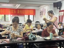 湖南湘江新区银盆岭街道银桥社区开展长者手工DIY主题活动
