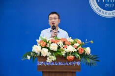 用脚步定义自己的未来——长沙市南雅马栏山文创中学校长夏涛在开学典礼上的致辞