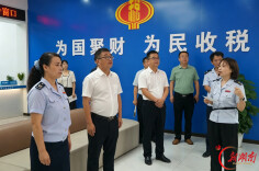 武陵源区政协开展“政协委员走进区税务局”民主监督活动