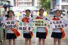 南县实验学校：雨中启新礼 筑梦向未来