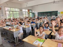 开学首日，邵东市城区二小“卷”得不一样
