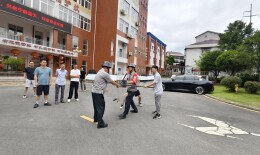 石门县三完小：反恐防暴砺精兵 守护校园平安路