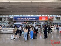 湖南机场暑运客流突破700万，进疆、跨境航线热度飙升