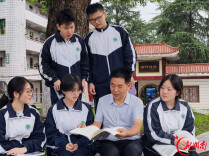 刘慧雄：履职尽责守初心 三十耕耘育桃李