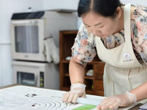 双河知梅：一抹老味里的温情守望