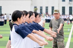 暖心守护显担当！这位军训教官温暖举动感动无数学子！