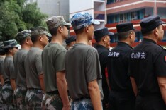 防险于未然，练兵护平安——吉首市雅思实验学校开展防暴、消防专项实战演练