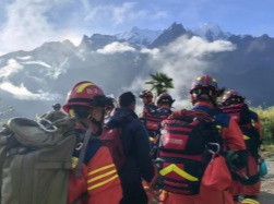 19人搜救突击队如何挺进吉隆泥石流灾害核心区