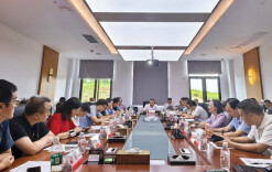 南华大学党委书记为学工系统干部讲授专题党课