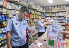 冷水江市市场监管局整治校园周边，守护开学平安