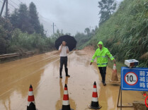雨不停 人不歇——炎陵县中村瑶族乡防汛工作一线直击