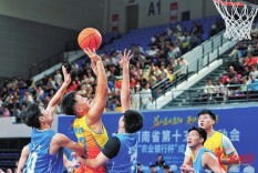 湖南日报图片新闻|省运会男篮赛，益阳首战胜郴州