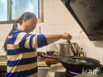 江铃文：小院里的“孝”字，她写了14年