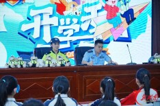 冷水江公安交管进校园，带着“安全”来上课！