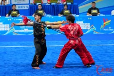 三人对练竞风采 武术少年展英姿