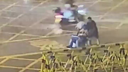 一家三口夜遇暴雨求助，消防员递上毛巾热水暖心照料