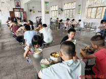 一碗好饭菜 温暖山乡娃 溆浦用情用力守护偏远学校营养餐