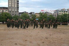 舞动土家风情 绽放青春风采——龙山县第一职业中学开展高一摆手舞学习比赛活动