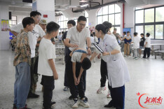 开学健康护航！衡阳市妇幼保健院筛查进校园 守护青少年骨骼健康