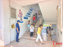 岳阳市君山区钱粮湖镇金牛小学：消防演练进校园 筑牢安全