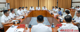 ​韦朝晖与北部湾港集团胡华平一行座谈