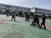 洞口县雪峰街道中心学校开展反恐防暴应急联合演练