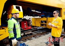 衡阳焊轨车间宣传“快枪手”曹俊敏：笔尖对准一线，镜头聚焦职工