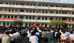 新宁县回龙寺镇中心小学举行2026年秋季开学典礼