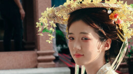 黄花缀发 汉服佳人