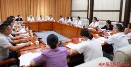 韦朝晖主持召开教师节座谈会