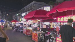 夜间暗访油烟扰民问题 省第一生态环境保护督察组突击检查湘潭夜宵经营点位