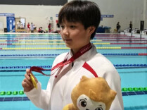 一天两破蛙泳全省纪录，长沙15岁小将胡芊翯强势夺金
