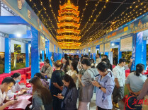 鹤中联动人才市集，亮相鹤鸣洲文旅广场