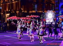 侗乡歌舞闪耀黄浦江畔 怀化惊艳亮相2026上海旅游节花车大巡游