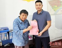 扶稳老人、追还手提包，衡阳公交司机真暖心！