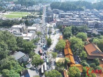 人潮涌，秩序稳，服务优！南岳区交出民俗旅游高峰实践答卷