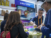 店主因孩子开学资金紧张迟交房租，房东得知后买根烤肠支付2万元……店主：半天没回过神