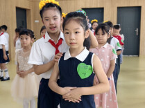 怀化市大汉小学一年级入学德育心理按摩课程