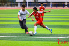 6年来第一次在家人面前踢球，她成了哥哥的骄傲 | 蜀道寻梦记④