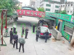媒体实地采访“烧烤店主被频繁检查”：有116件投诉来自同一举报人