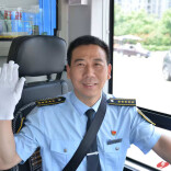车轮滚滚见证巨变——全国劳模杨骐铭的怀化公交民生记忆