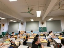 石门花薮中学：校友捐资改善教室寝室条件
