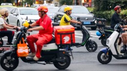 多地集中治理电驴车灯“刺客”