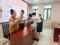 银龄美学进社区 公益课堂助力老年人多彩生活